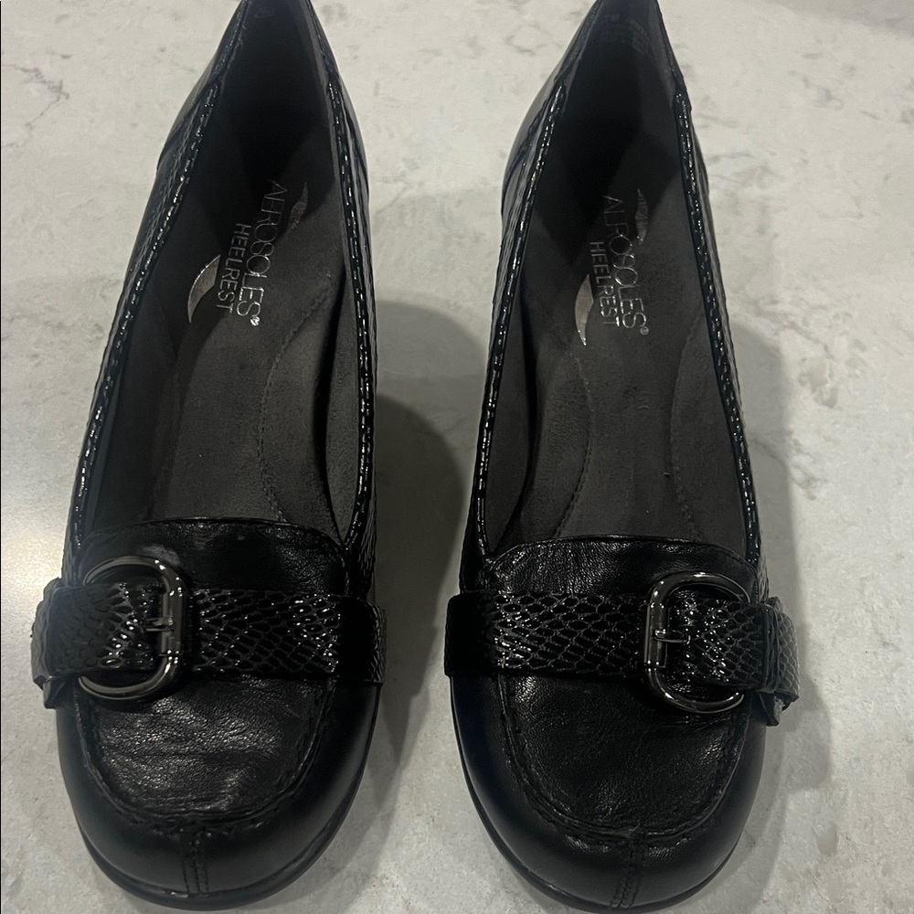 AEROSOLES Women's Black Buckle Loafers